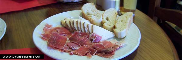 Jamón y queso en La Alpujarra