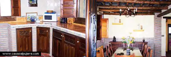 Casas rurales cocina Cortijo La Loma Alpujarra y comedor